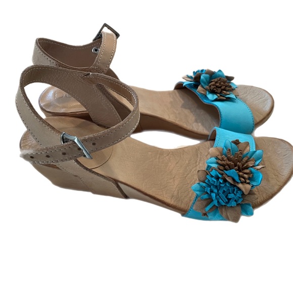 Bueno sandals size 41, size 10. Very comfortable and the leather is beautiful. - Picture 1 of 4